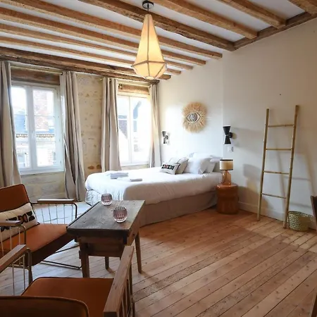 Les Nids Perches - Place Notre-dame * Mortagne-au-Perche