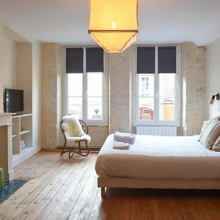 Les Nids Perches - Place Notre-dame Apartment *