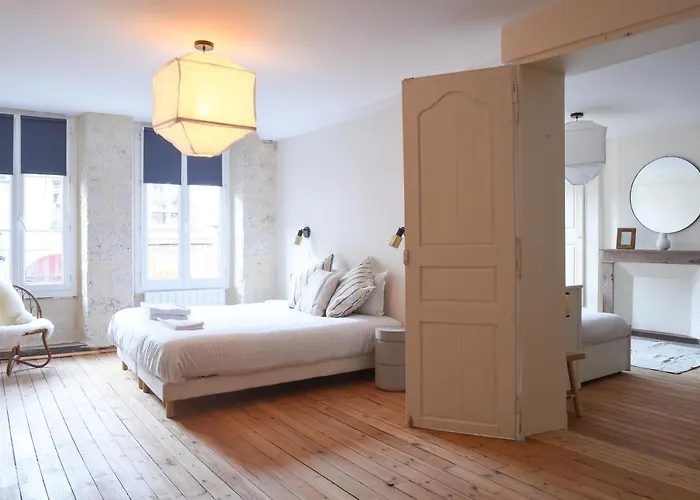 Les Nids Perches - Place Notre-dame