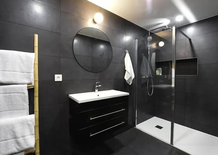 Les Nids Perches - Place Notre-dame *